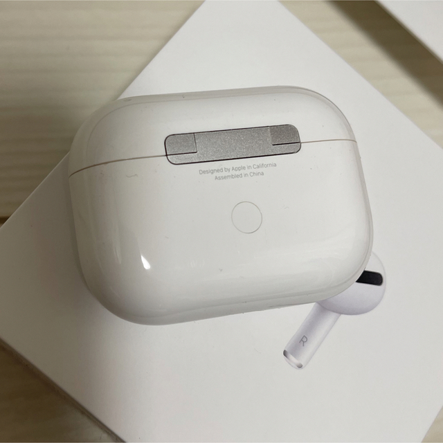 AirPods Pro MWP22J/A 片耳 本体 スマホ/家電/カメラのオーディオ機器(ヘッドフォン/イヤフォン)の商品写真