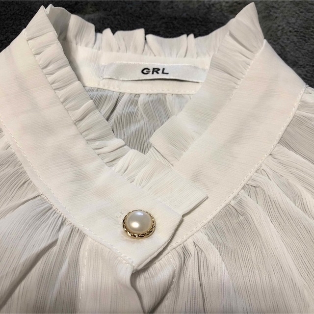 GRL(グレイル)のGRL グレイル　ブラウス　Mサイズ　白色 レディースのトップス(シャツ/ブラウス(長袖/七分))の商品写真