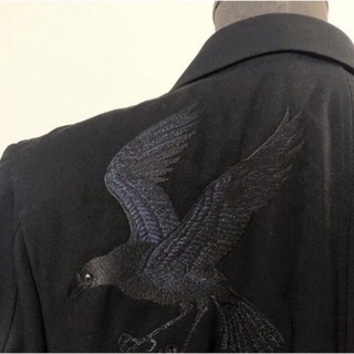 ヨウジヤマモト(Yohji Yamamoto)のヨウジヤマモト プールオム　11aw カラス抜染　復刻　黒刺繍(テーラードジャケット)