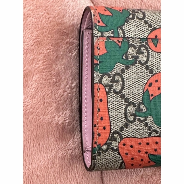 グッチ　GUCCI いちご柄　二つ折り財布