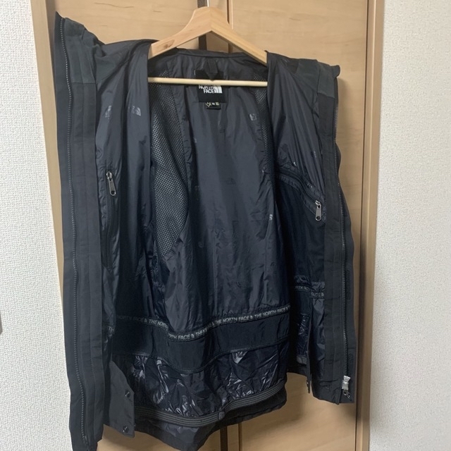 THE NORTH FACE(ザノースフェイス)の【値下げ相談可能】ノースフェイス　マウンテンジャケット　61400 黒　M メンズのジャケット/アウター(マウンテンパーカー)の商品写真