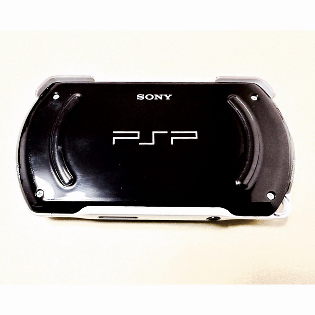 SONY(ソニー)の 【希少】PSP go ピアノブラック本体　専用ケース付き【美品】 エンタメ/ホビーのゲームソフト/ゲーム機本体(携帯用ゲーム機本体)の商品写真