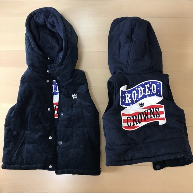 RODEO CROWNS(ロデオクラウンズ)の値下‼️ロデオクラウンズ  kids ダウンベスト　リバーシブル　S M キッズ/ベビー/マタニティのキッズ服男の子用(90cm~)(ジャケット/上着)の商品写真