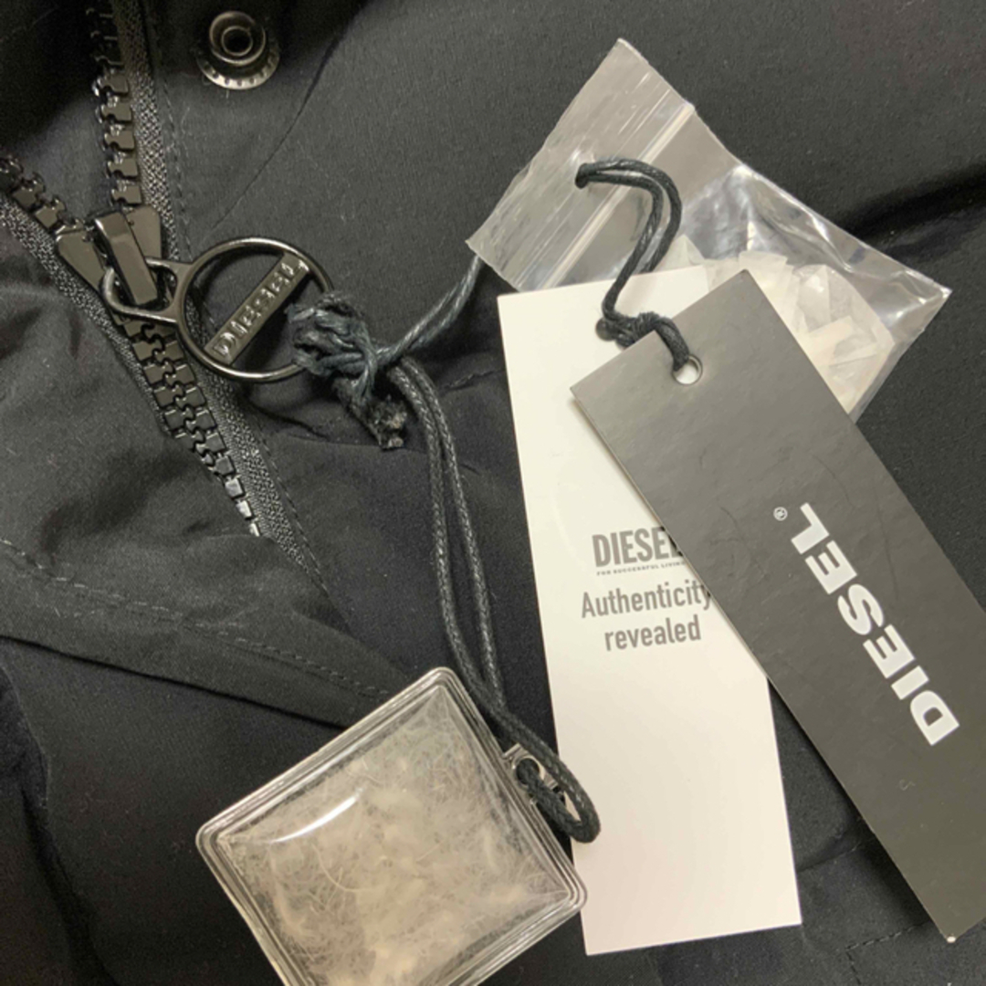 DIESEL(ディーゼル)の洗練されたデザインDIESEL　上質なロングダウンジャケット　オーバーサイズ　L レディースのジャケット/アウター(ダウンジャケット)の商品写真