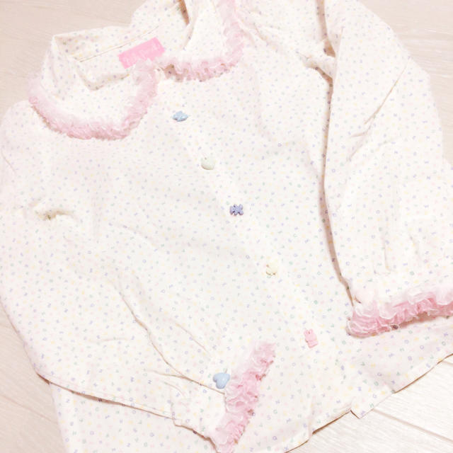 NILE PERCH(ナイルパーチ)のナイルパーチ♡アルファベット柄ブラウス うさぎ くま レディースのトップス(シャツ/ブラウス(長袖/七分))の商品写真