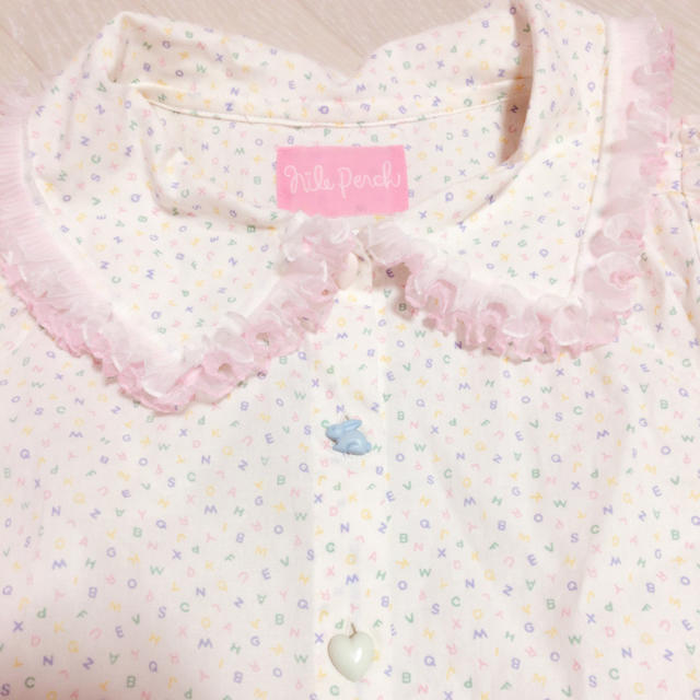 NILE PERCH(ナイルパーチ)のナイルパーチ♡アルファベット柄ブラウス うさぎ くま レディースのトップス(シャツ/ブラウス(長袖/七分))の商品写真