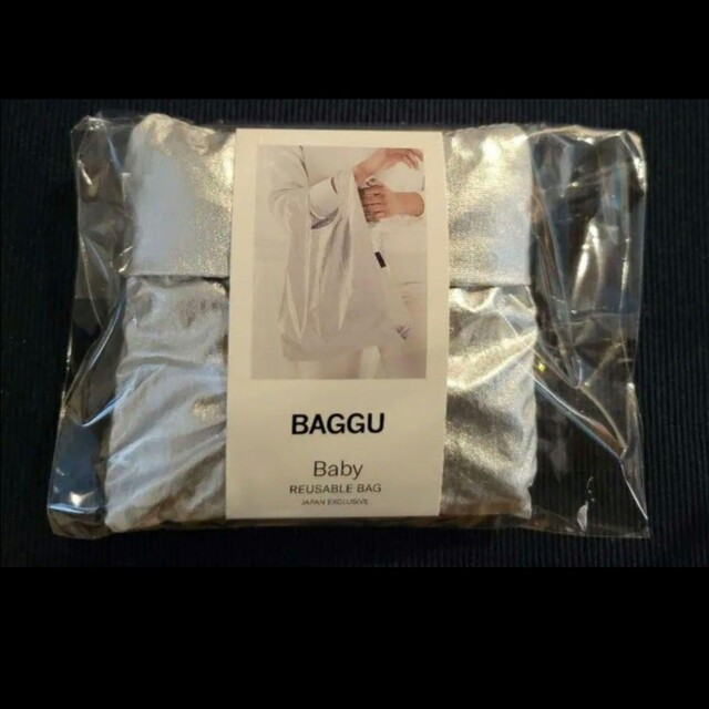 BAGGU(バグゥ)のエコバッグ バグー BAGGU　メタリックシルバー レディースのバッグ(エコバッグ)の商品写真