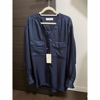 ユナイテッドアローズグリーンレーベルリラクシング(UNITED ARROWS green label relaxing)のgreen label relaxing Ｖネックサテンブラウス(シャツ/ブラウス(長袖/七分))