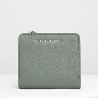 チャールズアンドキース(Charles and Keith)のCHARLES&KEITH クラシックスナップボタン スモールウォレット　財布(財布)