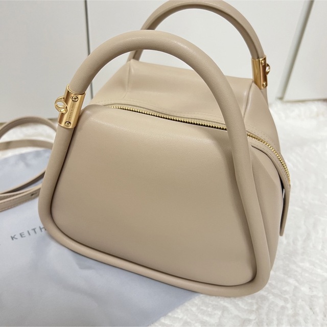 Charles and Keith(チャールズアンドキース)のCHARLES&KEITH Lara ラーラ ジオメトリックトートバッグ レディースのバッグ(ハンドバッグ)の商品写真