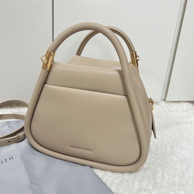 Charles and Keith(チャールズアンドキース)のCHARLES&KEITH Lara ラーラ ジオメトリックトートバッグ レディースのバッグ(ハンドバッグ)の商品写真