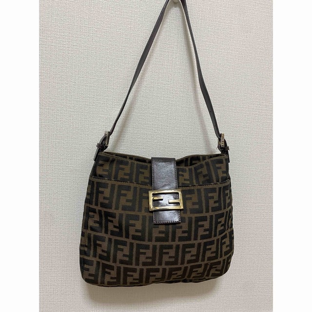 超歓迎 FENDI - 正規品 美品 フェンディ マンマバケット ワン