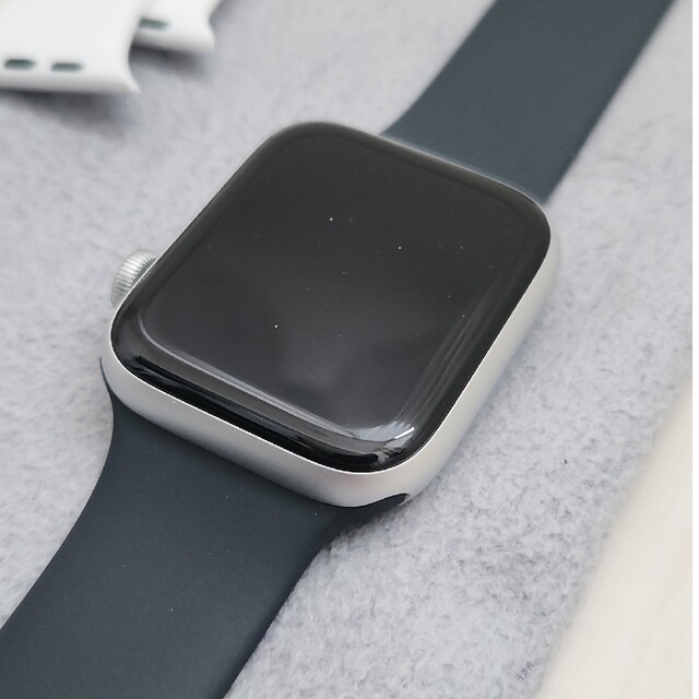 Apple Watch - Apple Watch SE 第２世代 ｼﾙﾊﾞｰ 44ﾐﾘ ﾐｯﾄﾞﾅｲﾄの通販 by aiaidesign's  shop｜アップルウォッチならラクマ