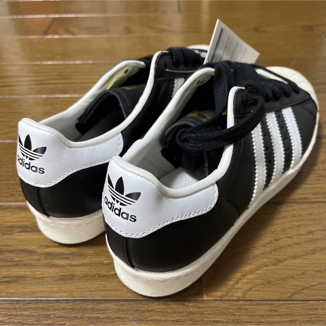 adidas(アディダス)の22cm アディダス スーパースター 黒 白 SUPERSTAR  金ベロ レディースの靴/シューズ(スニーカー)の商品写真