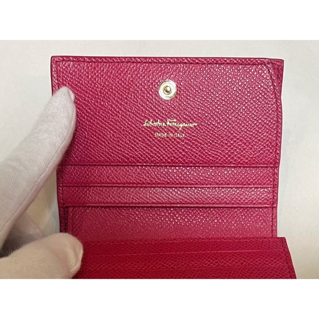Salvatore Ferragamo(サルヴァトーレフェラガモ)の【FERRAGAMO】VARA RIBBON  ヴァラリボン　二つ折り財布 レディースのファッション小物(財布)の商品写真