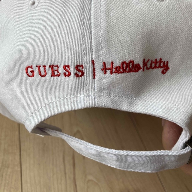 GUESS(ゲス)のGUESS キャップ　HELLO KITTY レディースの帽子(キャップ)の商品写真