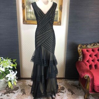 新品タグ付け☆ TADASHI SHOJI ブラック　サイズ6(T51)