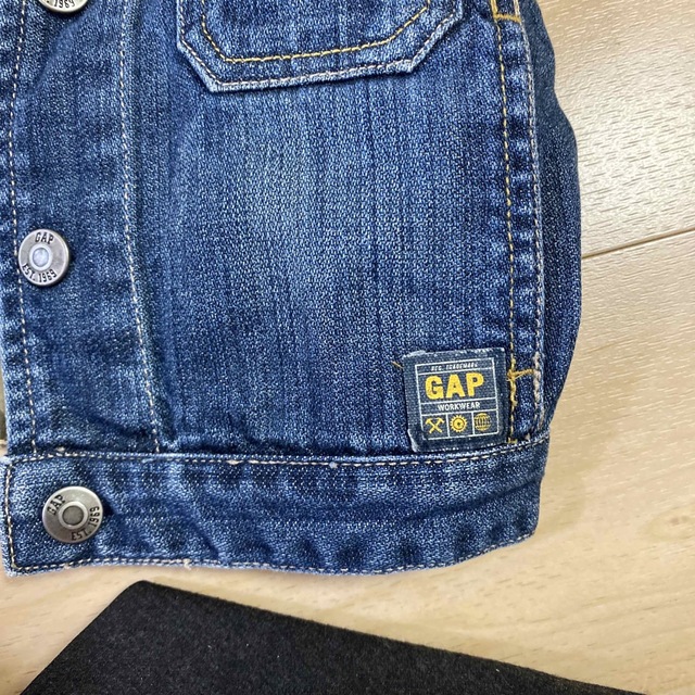 babyGAP(ベビーギャップ)のGAP ベビーアウター キッズ/ベビー/マタニティのキッズ服男の子用(90cm~)(ジャケット/上着)の商品写真