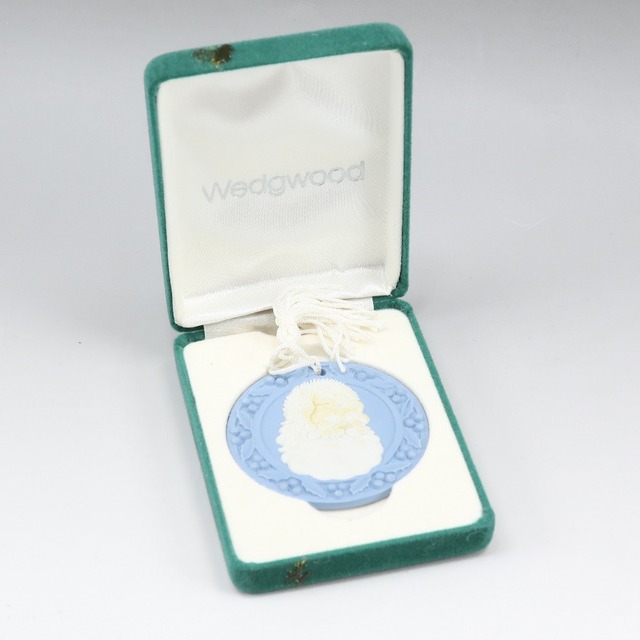 WEDGWOOD(ウェッジウッド)の【Wedgwood】ウェッジウッド 1990年 クリスマス オーナメント ジャスパー ブルー _ オブジェ エンタメ/ホビーの美術品/アンティーク(彫刻/オブジェ)の商品写真