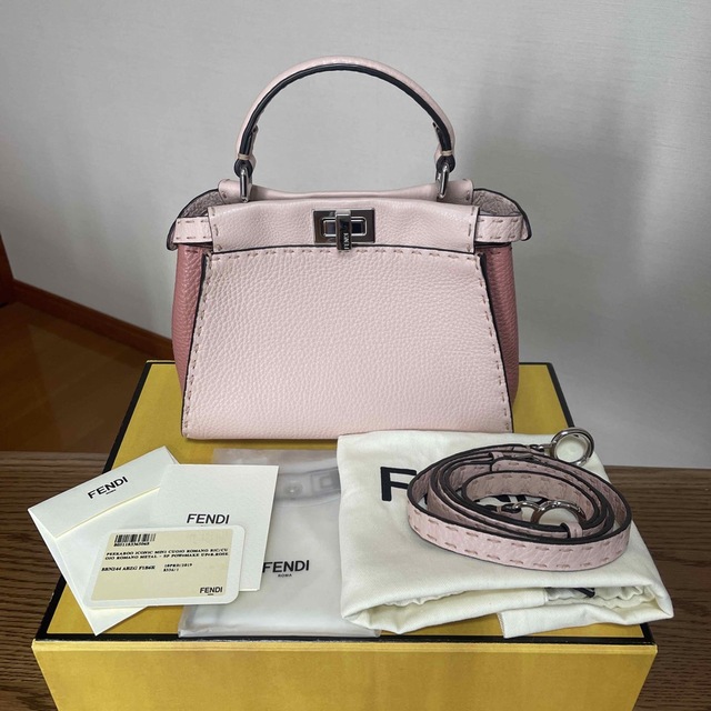 春新作の FENDI ミニピーカブー フェンディ 【銀座限定 ピーカブー
