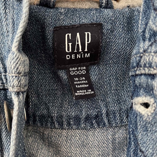 GAP(ギャップ)のGAP デニム　アウター　恐竜 キッズ/ベビー/マタニティのキッズ服男の子用(90cm~)(ジャケット/上着)の商品写真