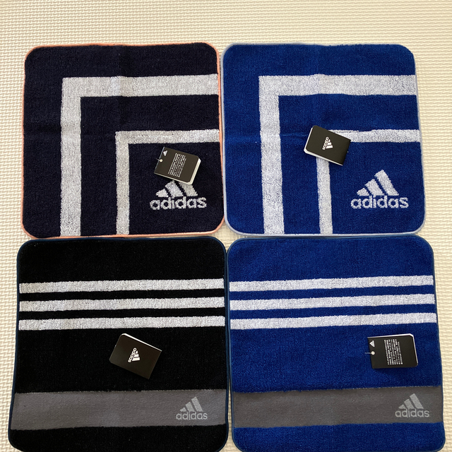 adidas(アディダス)の【未使用】タオルハンカチ　adidas   4枚セット キッズ/ベビー/マタニティのこども用ファッション小物(その他)の商品写真