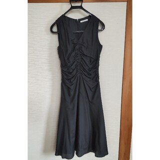 黒のドレス(ミディアムドレス)