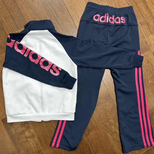 adidas(アディダス)の本日限定値下げ！adidas kids 120cm ジャージ上下セット キッズ/ベビー/マタニティのキッズ服女の子用(90cm~)(ジャケット/上着)の商品写真