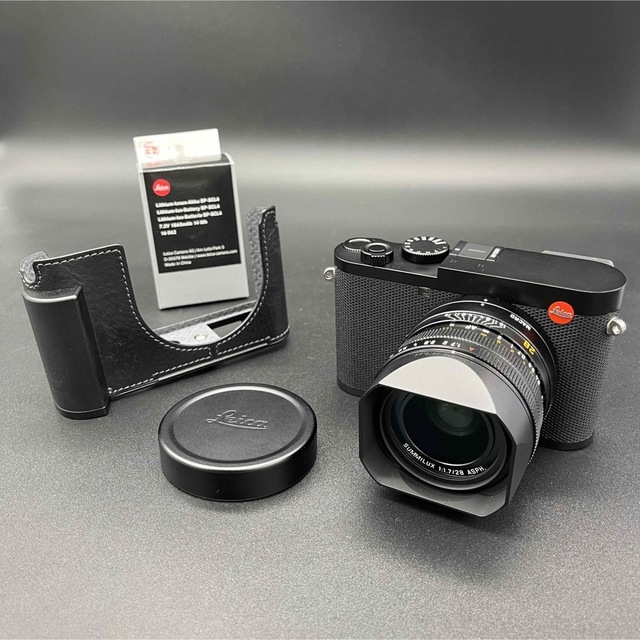 LEICA(ライカ)の【新品同様】Leica Q2 ブラック　純正バッテリー おまけ付 スマホ/家電/カメラのカメラ(ミラーレス一眼)の商品写真