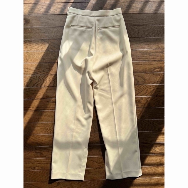 IIROT イエローベージュ パンツ 38サイズ IIROT イエローベージュ パンツ 38サイズ