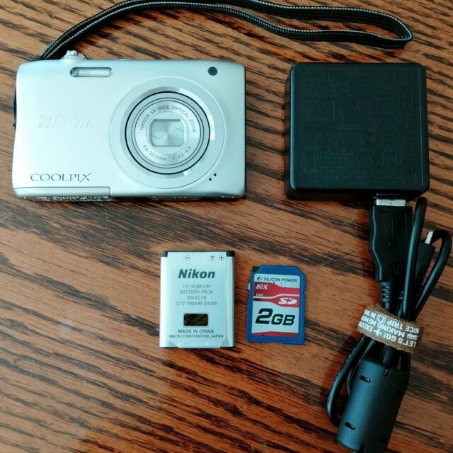 ◆超美品　デジタルカメラ　 Nikon 　COOLPIX A100◆コンパクトデジタルカメラ