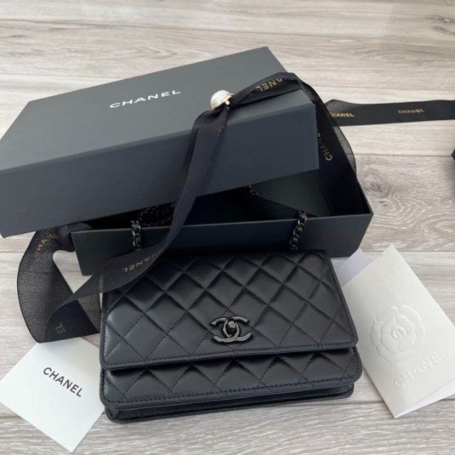 新品、本物、当店在庫だから安心】 CHANEL シャネルチェーンウォレット