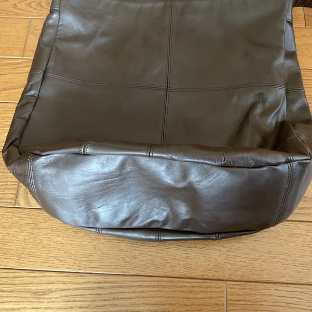 artigiano ショルダーバッグ　こげ茶色　馬革　A4対応　男女兼用　日本製 メンズのバッグ(ショルダーバッグ)の商品写真