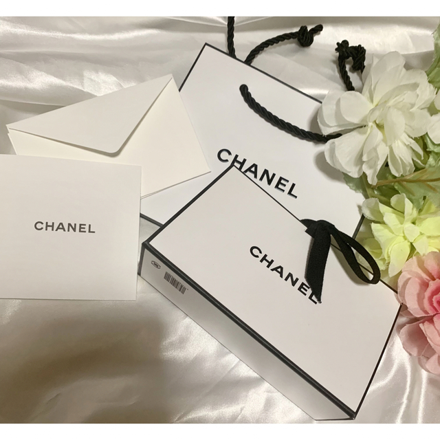 CHANEL(シャネル)のルージュココボーム/912ドリーミーホワイト🌸🌸ギフト用🎁💕 コスメ/美容のスキンケア/基礎化粧品(リップケア/リップクリーム)の商品写真