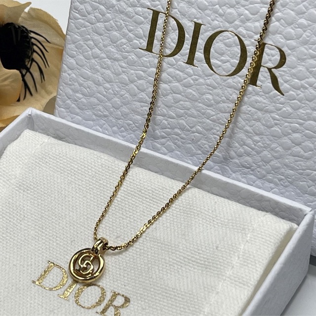 Christian Dior クリスチャンディオール ネックレス ゴールドカラー大きさご参考に下さいませ^-^
