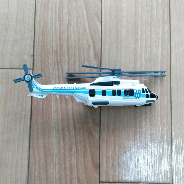 Takara Tomy(タカラトミー)のロングタイプトミカ 　ヘリコプター エンタメ/ホビーのおもちゃ/ぬいぐるみ(ミニカー)の商品写真