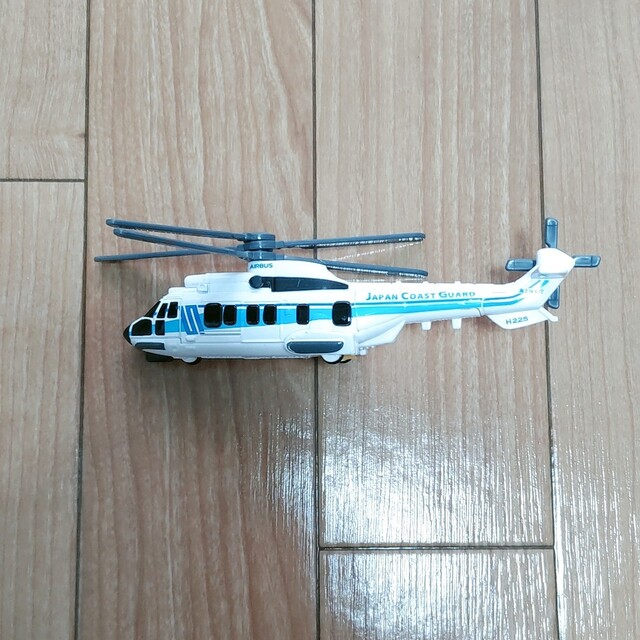 Takara Tomy(タカラトミー)のロングタイプトミカ 　ヘリコプター エンタメ/ホビーのおもちゃ/ぬいぐるみ(ミニカー)の商品写真