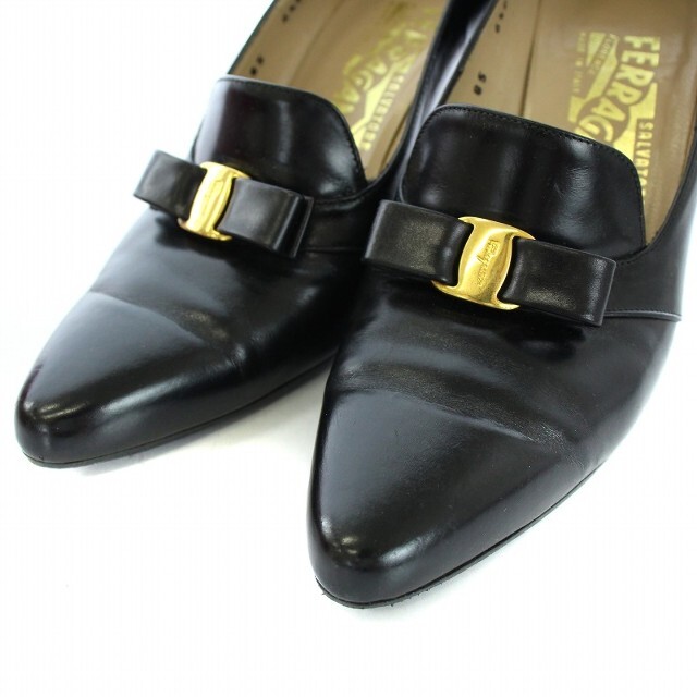 Salvatore Ferragamo(サルヴァトーレフェラガモ)のサルヴァトーレフェラガモ パンプス ヴァラ 6.5B 24cm 黒 レディースの靴/シューズ(ハイヒール/パンプス)の商品写真