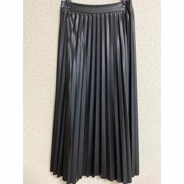 ok.soon  fake leather pleats skirt ブラック レディースのスカート(ロングスカート)の商品写真