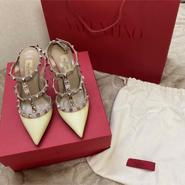 ガラヴァー VALENTINO - 新品 VALENTINO ロックスタッズ エナメル ストラップパンプス 36の通販 by