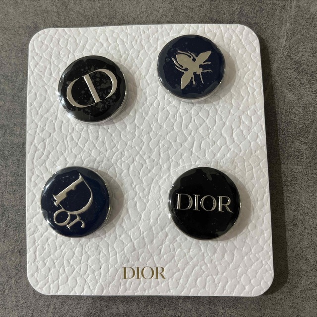 Christian Dior(クリスチャンディオール)のディオール　ノベルティ　バッチ レディースのアクセサリー(その他)の商品写真