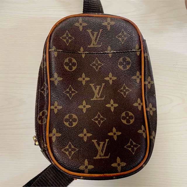 人気ブランドの LOUIS VUITTON ボディバッグ・ウエスト メンズ