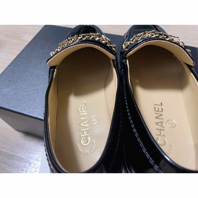CHANEL(シャネル)の【咲様専用】chanel シャネル　ローファー　38 レディースの靴/シューズ(ローファー/革靴)の商品写真