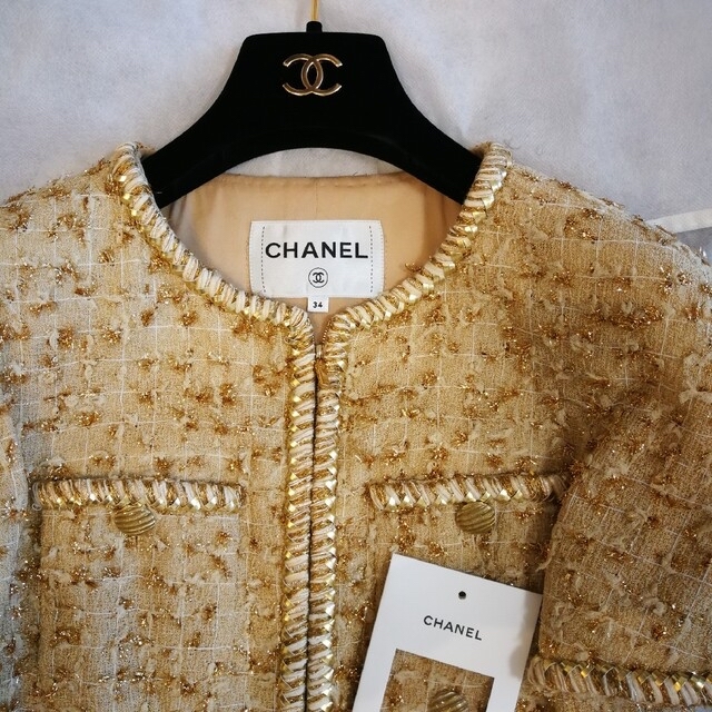 CHANEL(シャネル)のシャネル　ジャケット　34 　100万 レディースのジャケット/アウター(ノーカラージャケット)の商品写真