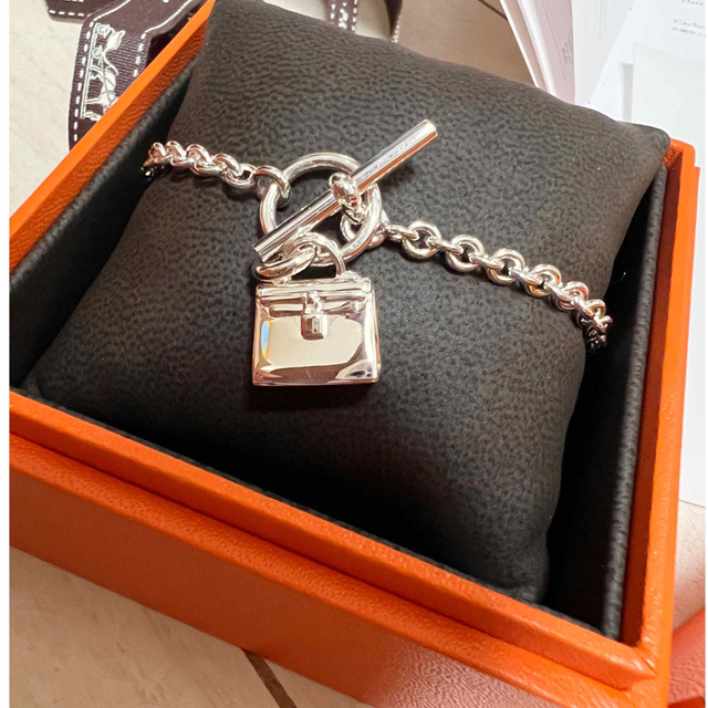 Hermes(エルメス)の新品未使用品　エルメス　稀少　アミュレット　ケイリー　ブレスレット レディースのアクセサリー(ブレスレット/バングル)の商品写真