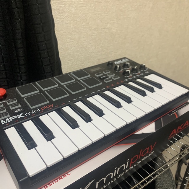 AKAI PROFESSIONAL MPK mini play  楽器のDTM/DAW(MIDIコントローラー)の商品写真