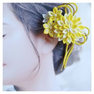 つまみ細工　髪飾り　クリームイエローマムセット　黄色　紐飾り　ハンドメイド(ヘアアクセサリー)