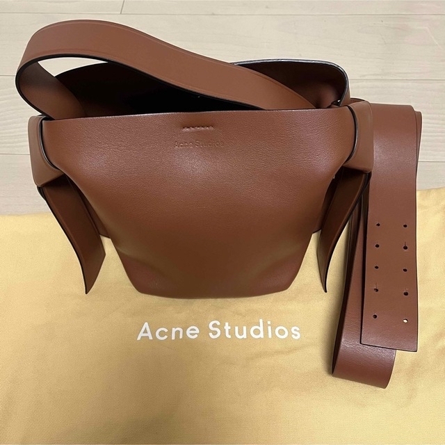 大人気新作 Acne アーモンドブラウン ミニショルダーバッグ musubi