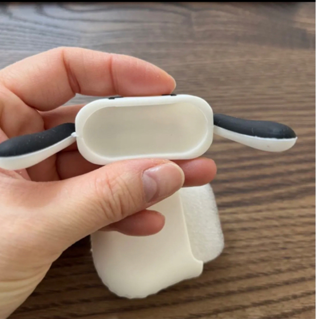 Apple(アップル)の新品 未使用 スヌーピー AirPods エアポッツケース イヤホンケース スヌ スマホ/家電/カメラのスマホアクセサリー(その他)の商品写真