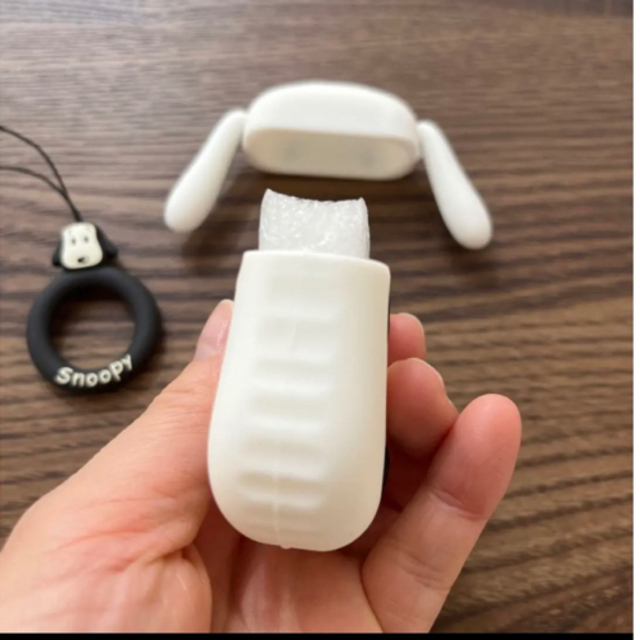 Apple(アップル)の新品 未使用 スヌーピー AirPods エアポッツケース イヤホンケース スヌ スマホ/家電/カメラのスマホアクセサリー(その他)の商品写真